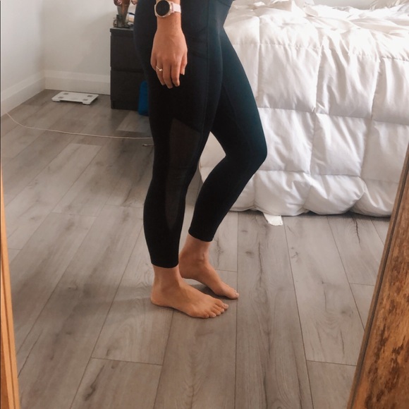 High Rise Fabletics Mesh Panel Pocket 7/8 Leggings - Picture 6 of 14